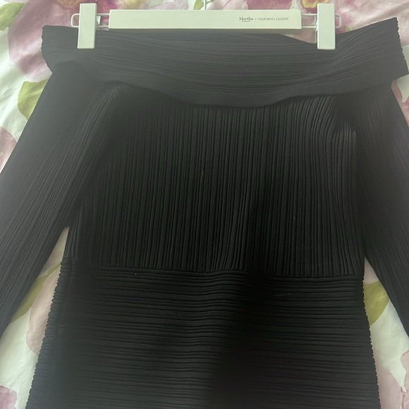 Quality Ribbed Black Reiss Classic off the shoulder top, Size US M - Picture 4 of 6